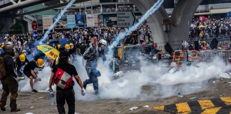 Washington imposes sanctions on 14 Chinese officials over the repression in Hong Kong