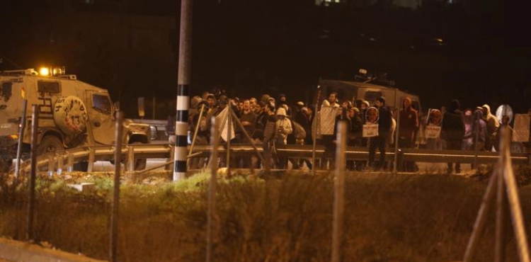 Settlers attack citizens&acute; vehicles in different areas of Nablus