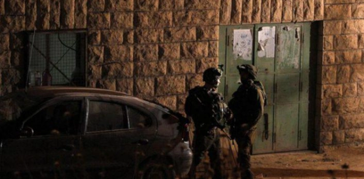 Israeli occupation arrests seven Palestinians from the West Bank