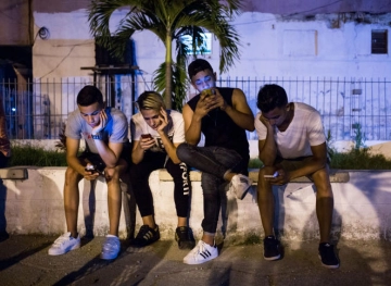 The mobile internet is a new revolution in Cuba