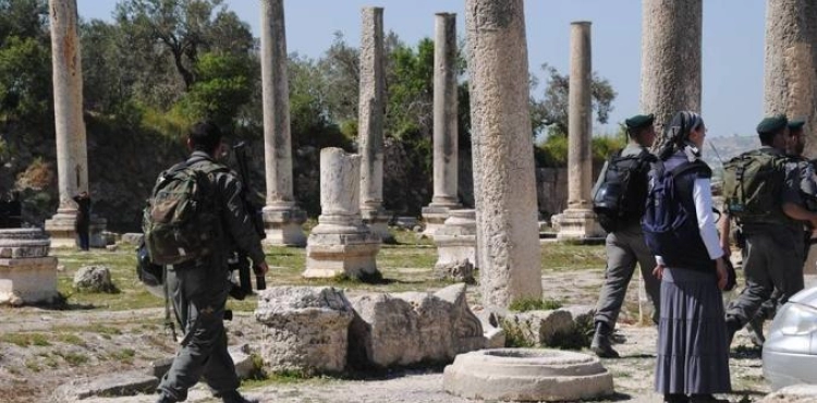 The occupation breaks into the archaeological site in Sebastia