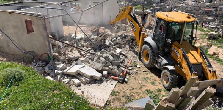 The occupation destroys the electricity network southwest of Hebron