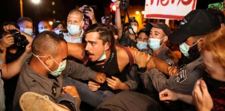 Thousands demonstrate against Netanyahu