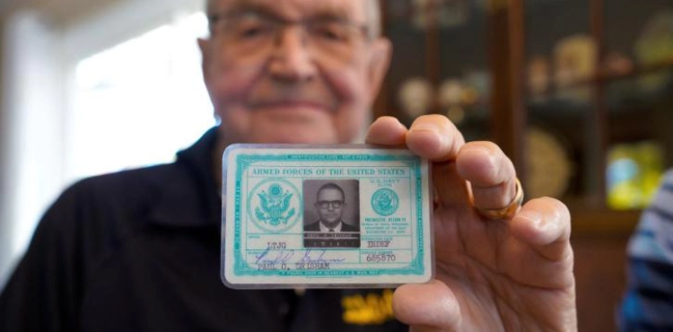 A US soldier retrieves a lost wallet in Antarctica ... 53 years ago