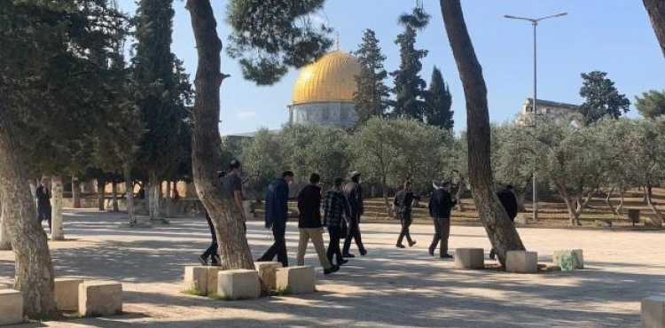 Settlers try to enter &quot;temple maps&quot; after their storming of Al-Aqsa