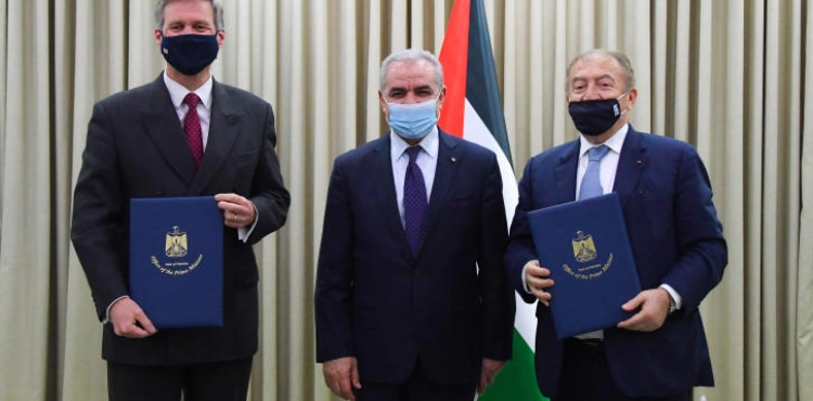 Palestine and Britain sign a cooperation agreement to support trade worth 15 million pounds sterling