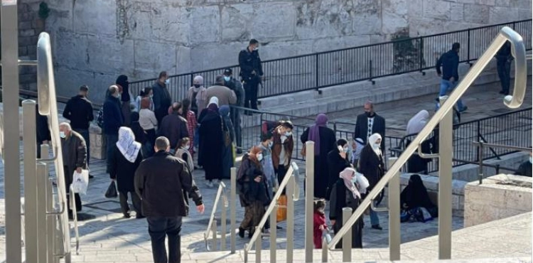 Occupation obstructs worshipers&acute; access to Al-Aqsa