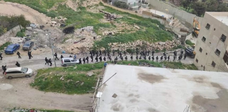 The occupation demolishes a house in Shuafat