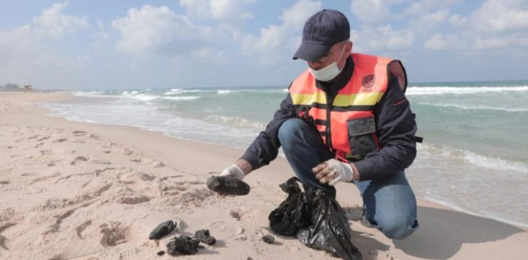 Gaza: Petroleum materials were found after an oil spill