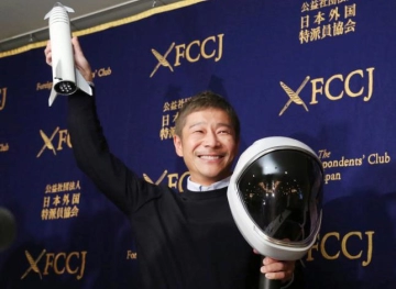 Japanese billionaire chooses eight people to share his journey to the moon