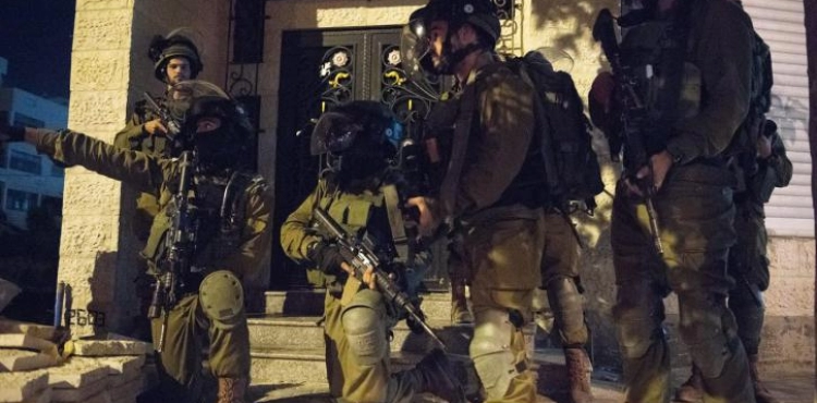The occupation arrests 14 Palestinians from Jerusalem and the West Bank