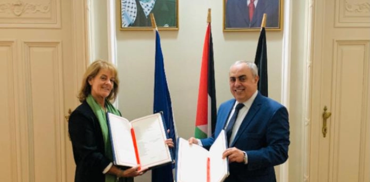 The signing of a partnership agreement in Brussels between Palestine and the European Union