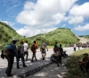 Trump threatens to shoot migrants if they throw stones at the US Army
