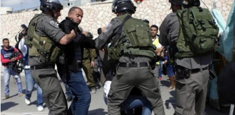 Occupation attacks Jerusalemites near Bab al-Amud in Jerusalem
