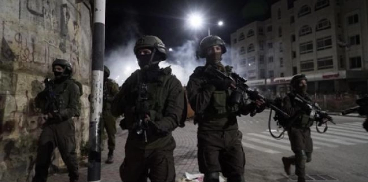 The occupation arrested 3 citizens in Jerusalem and the West Bank