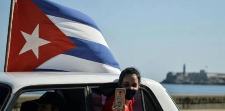 Demonstration in Cuba by cars and bicycles against the US blockade