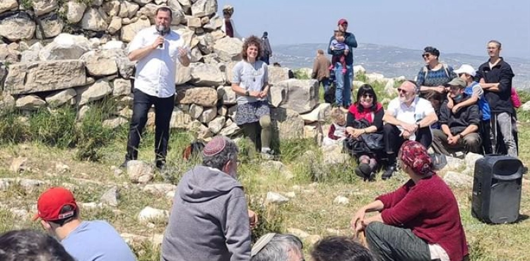 Settlers storm the archaeological site of Burnat in Mount Ebal