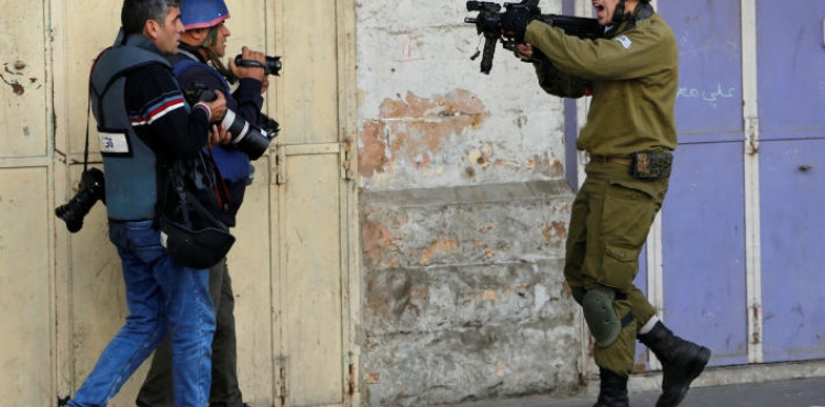 36 Israeli violations of journalists&acute; rights in March