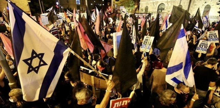 Israelis demonstrate to demand a new government