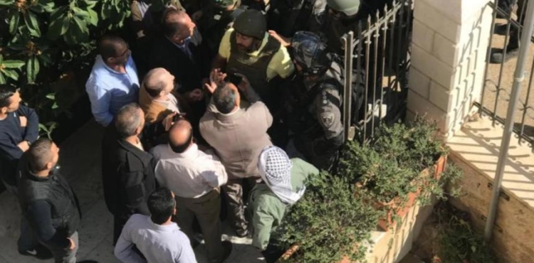 Israeli occupation forces invade the headquarters of Jerusalem province and wreak havoc