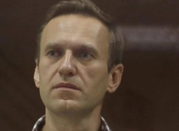 Navalny announces that he intends to continue his hunger strike despite his poor health