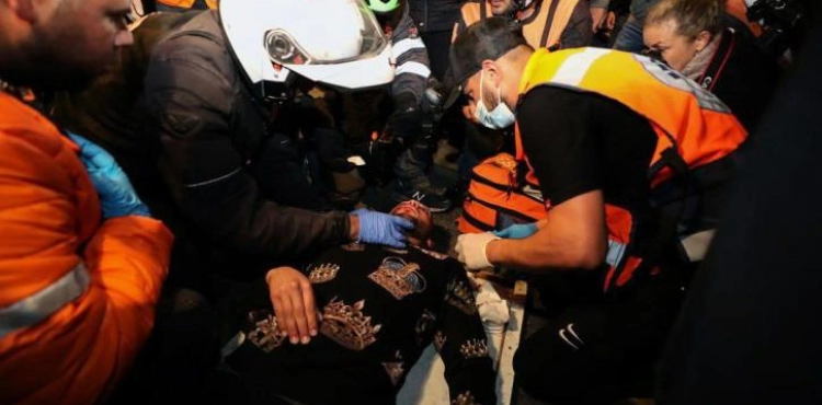 40 injuries were transferred to hospitals and dozens of cases of suffocation in clashes with the occupation in various neighborhoods of Jerusalem