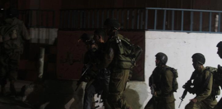 Israeli forces arrest 11 Palestinians from the West Bank
