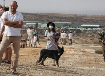 A civilian was injured as a result of an attack by settlers in Bethlehem