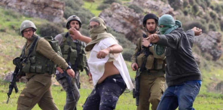 A civilian was injured in a settler attack in Tel Rumeida, in the center of Hebron