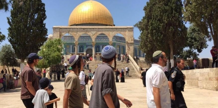71 Jewish settlers and students break into AL-AQSA with heavy security