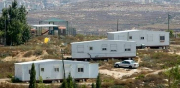 Settlers set up 20 caravans west of Kisan