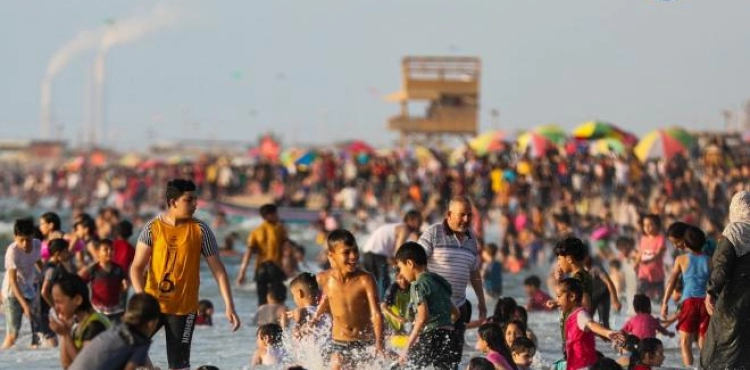 Palestinians spend their Friday vacation on the Gaza beach today