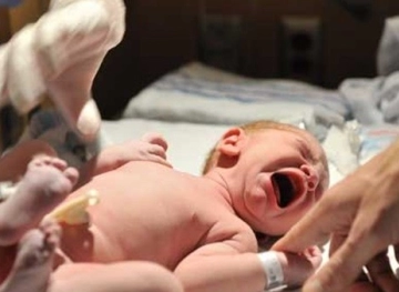 A woman received her baby with a toilet at the maternity hospital