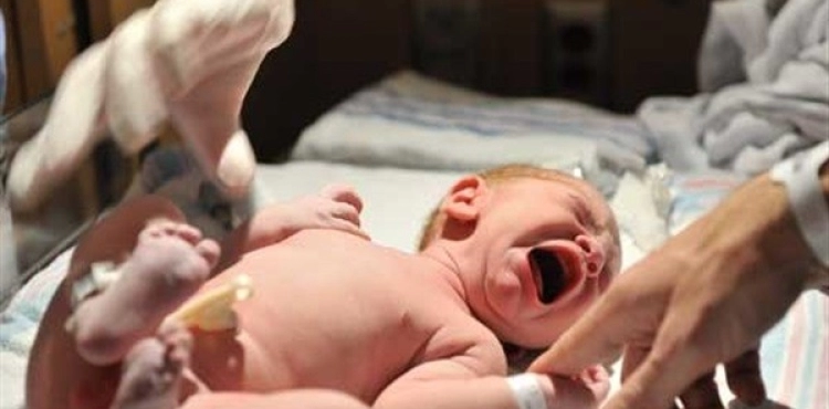 A woman received her baby with a toilet at the maternity hospital