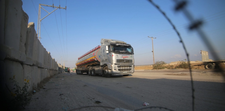 Analysts: Israel&acute;s easing of restrictions on Gaza defuses a potential confrontation