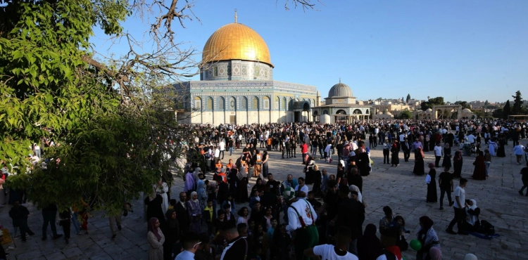 A woman was injured and two young men arrested during the occupationâ€™s assault on citizens near Al-Aqsa