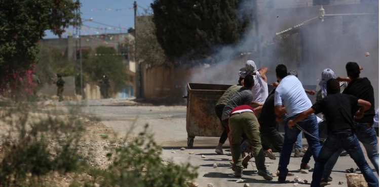 Suffocation injuries as a result of the occupation suppressing the weekly Kafr Qaddoum march