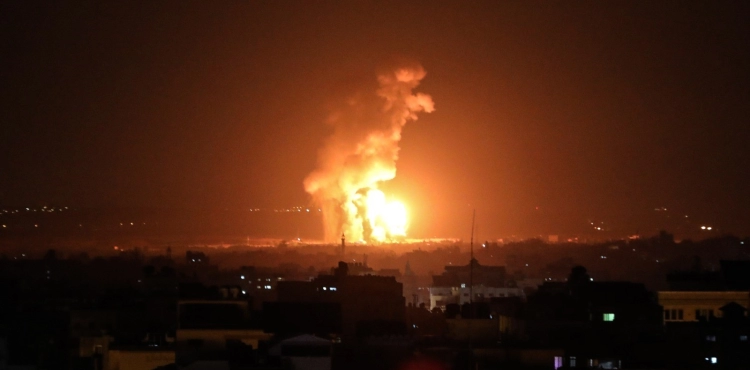 Israeli warplanes attack several posts in Gaza Strip