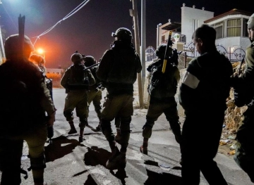 Occupation forces arrest 7 civilians