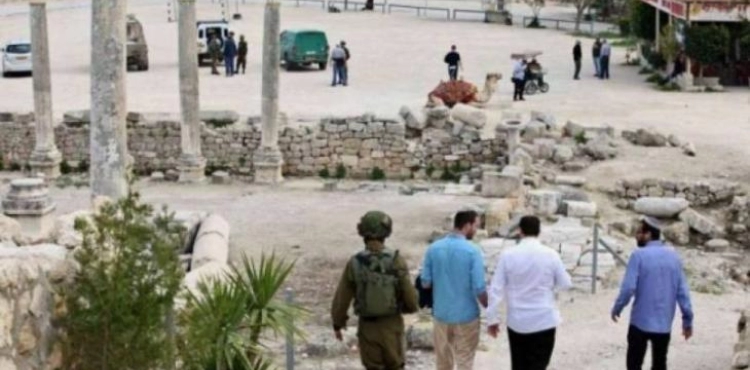 Settlers storm the archaeological site in Sebastia