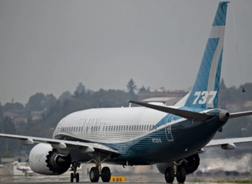 A Boeing 737 cargo plane makes a damaging landing in the sea off Honolulu