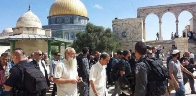 129 settlers and soldiers invade Al-Aqsa mosque