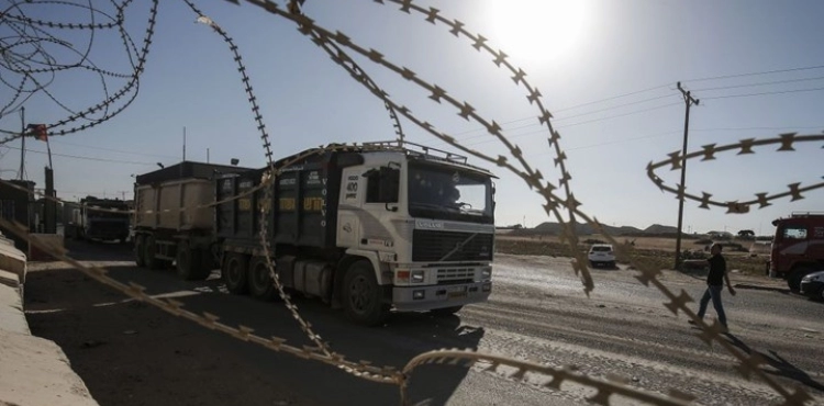 Settlers protest at Kerem Abu Salim crossing to prevent Gaza truck entry