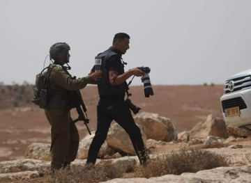 The occupation releases seven journalists after summoning them for interrogation