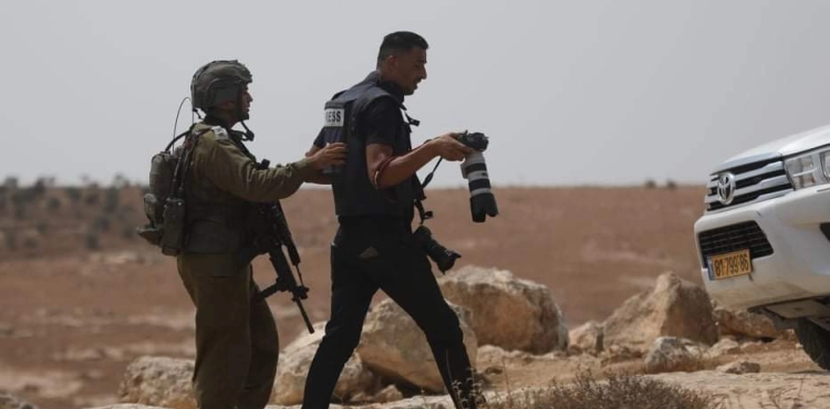 The occupation releases seven journalists after summoning them for interrogation