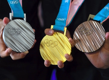 Why did Japan decide to make the Tokyo 2020 Olympic medals from electronic waste?
