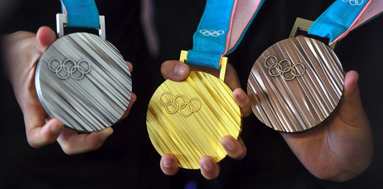 Why did Japan decide to make the Tokyo 2020 Olympic medals from electronic waste?