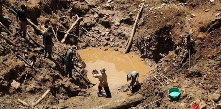 24 killed as a gold mine collapses in Congo