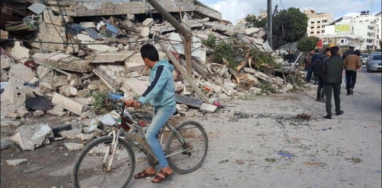 Witness: Destruction in the building of Al-committed insurance company in Gaza City
