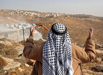 The occupation carries out a massacre of demolishing houses in Hebron and Bethlehem